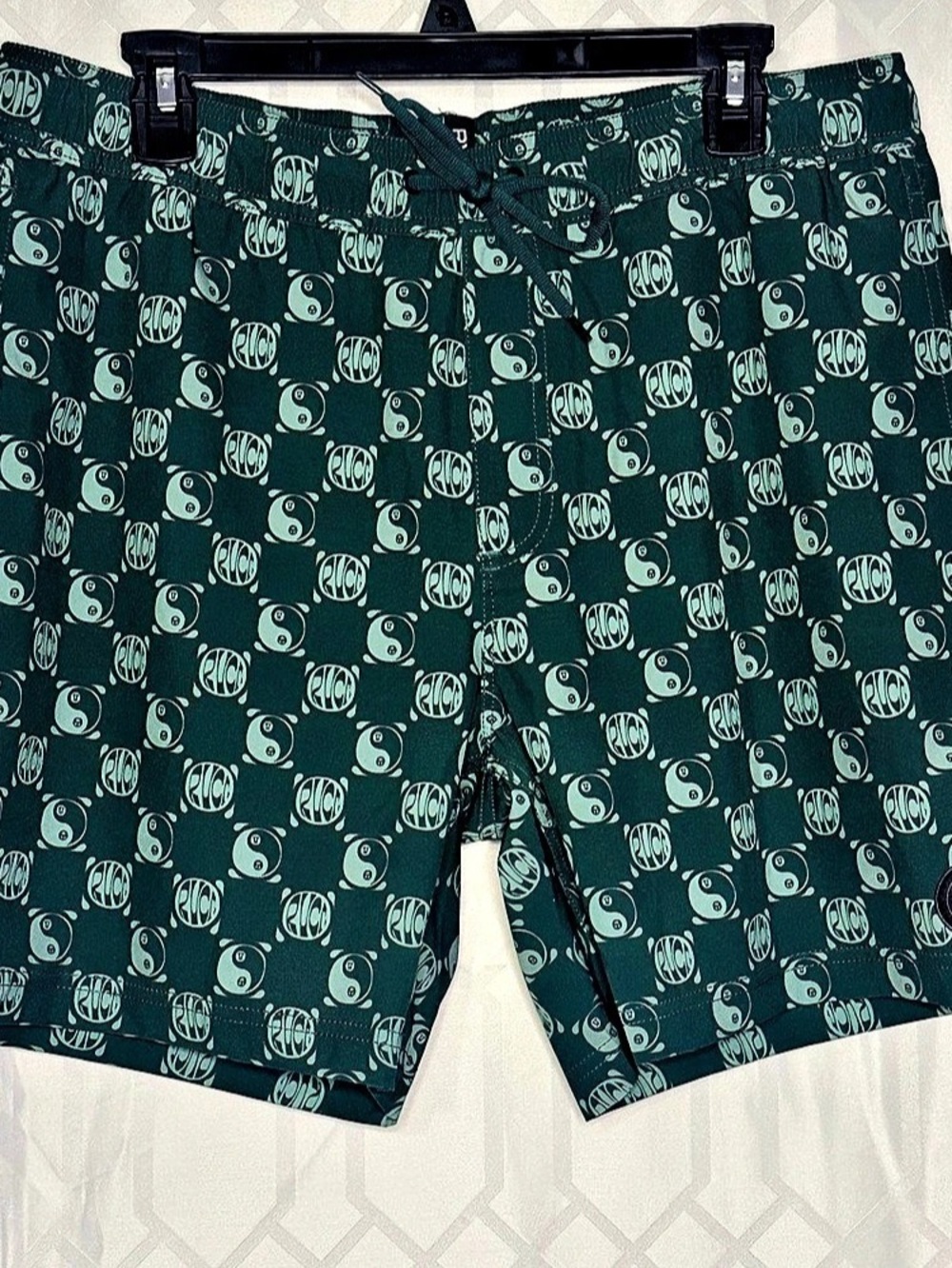 RVCA Men's Board Shorts in Green & White Size Large